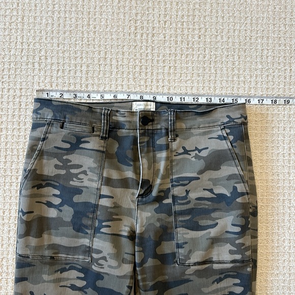 Fast Track Skinny Chino Capri
Pants In Human Nature Camo size 29 - Picture 13 of 16